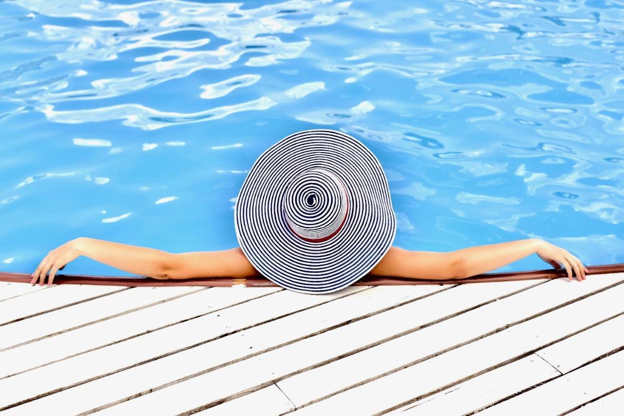Sunny Suite 14 - Elegantes Hotelapartment Mit Grossartigem Pool-Wellnessbereich Direkt Am Meer In Ruhiger Lage - Perfekt Fuer Mensch Und Tier Borgerende-Rethwisch Bagian luar foto
